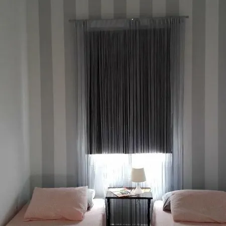 Casa Centrica Nervion Homestay *